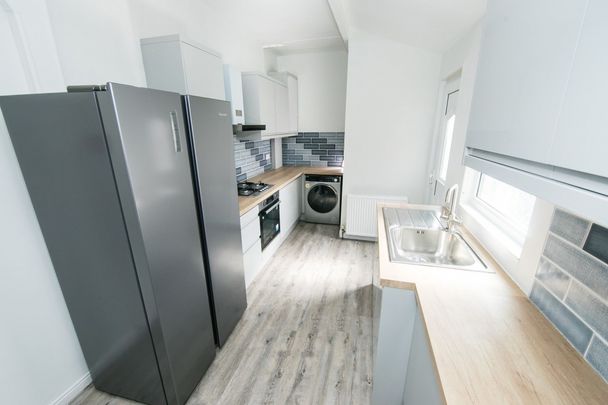 Manor Drive, Hyde Park, Leeds - Photo 1