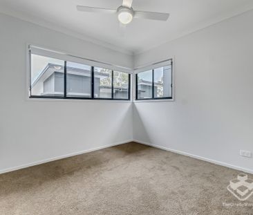 STUNNING LUXURY FOUR-BEDROOM TOWNHOME - Photo 6