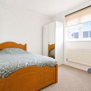 3 bedroom flat to rent - Photo 2