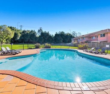 * For Rent - Stylish Townhouse in Carrara - Photo 2