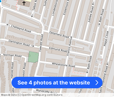 Completly renovated 4 Double bed house with front and rear gardens. - Photo 1