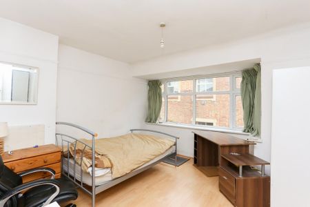 4 bedroom terraced house to rent - Photo 4