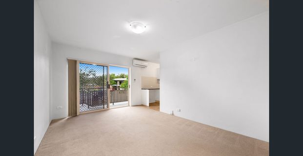 Stylish One-Bedroom Apartment in the Heart of Coorparoo - Photo 1