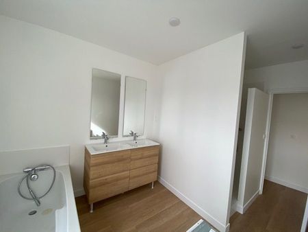 Location Maison 5 pièces 124m² MOUVAUX 59420 - Photo 3