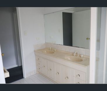 🏡 For Rent – 4 Erica Street, Coodanup WA 6210 - Photo 5