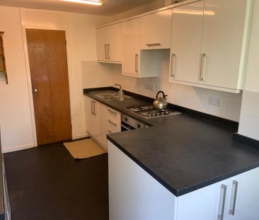4 bedroom house to rent - Photo 3