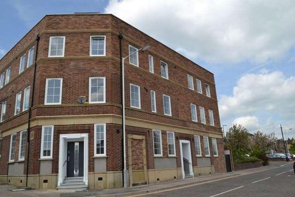 Duke Street, Luton, LU2 - Photo 1