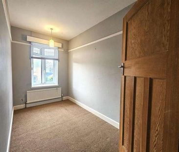 Bruce Avenue, Worthing, BN11 - Photo 2