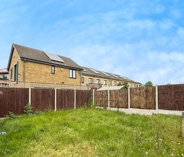 Detached House to rent - Pinnacle Hill, Bexleyheath, DA7 - Photo 1