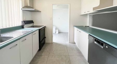 9 Swainston Road, Saint Johns, - Photo 3