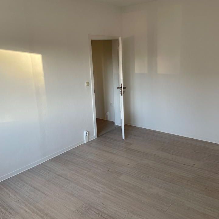 Schöne, helle 2-Zimmer-Wohnung mit Einbauküche in Uni-Nähe - Photo 1