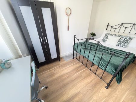 4 bedroom terraced house to rent - Photo 5