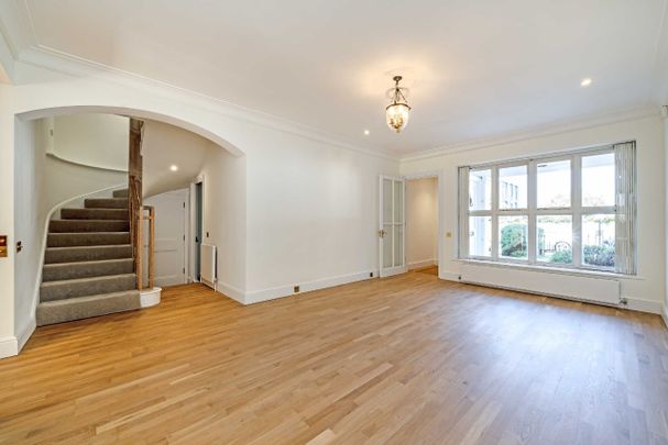 Campden Hill Square, Kensington, W8, London - Photo 1