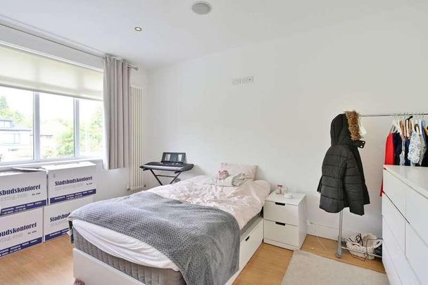 Valonia Gardens, West Hill, SW18 - Photo 1