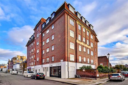 This apartment is situated on a sought after street in Chelsea close to the local amenities of the Kings Road and South Kensington. - Photo 3