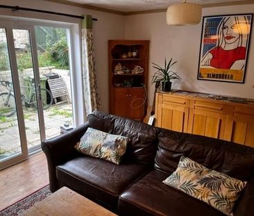 Queensdown Gardens, Knowle - Photo 2