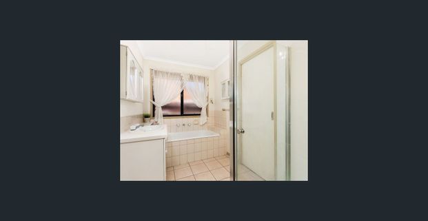 Comfortable family living in a convenient St Albans location - Photo 1