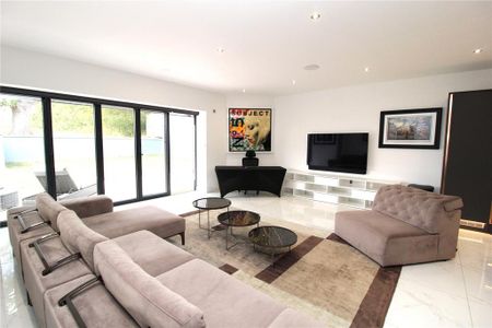 3 bedroom apartment to rent - Photo 2