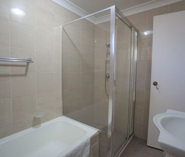 Renovated two bedroom unit walking To University, Shopping Centre, ... - Photo 6