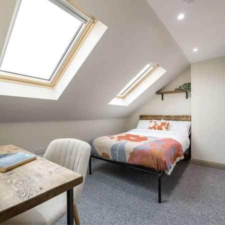 7 bedroom house of multiple occupation to rent - Photo 3