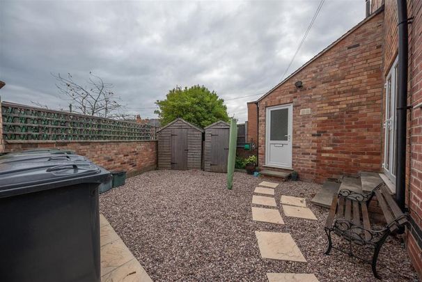 2 bedroom flat to rent - Photo 1