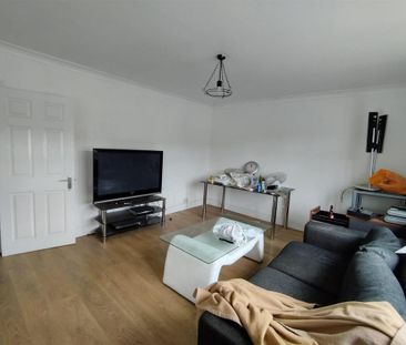 3 bedroom flat to rent - Photo 2