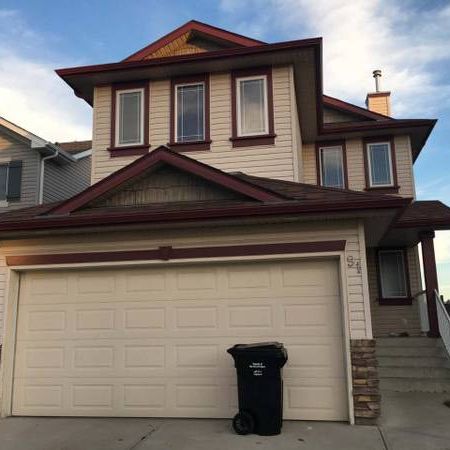 Fabulous 2 storey 3 bdrms 2.5 bath single family home in Evanston! - Photo 1