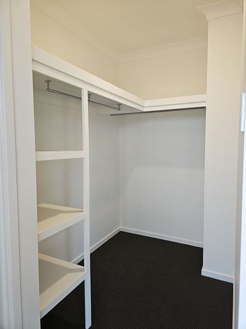 GREAT LOCATION-NEAR NEW FULLY DUCTED 3 BED 2 BATH TOWNHOUSE - Photo 5