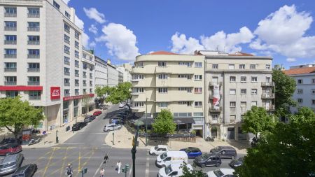 Room in a shared 7-bedroom apartment for rent in Lisbon. - Photo 2