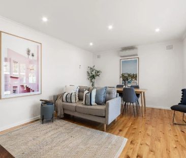 CHIC, STYLISH AND IN A PERFECT LOCATION! - Photo 1