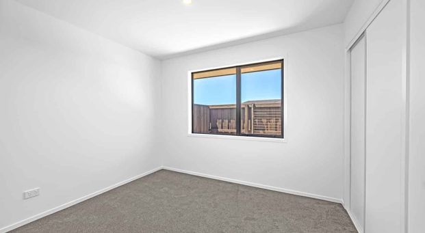 Fresh Two Bedroom Home! - Photo 1