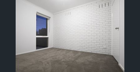 Recently renovated three bedroom dream! - Photo 3