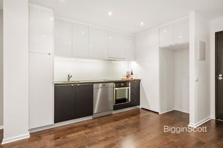 MODERN RICHMOND RETREAT MOMENTS FROM THE YARRA AND BRIDGE ROAD - Photo 3