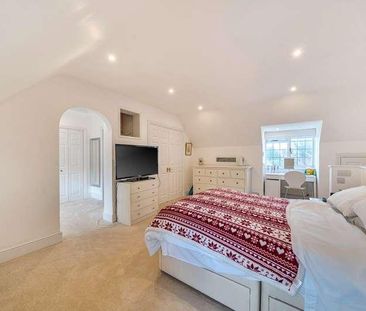 Gremlins Holt, Lavender Park Road, West Byfleet, Surrey, KT14 - Photo 2