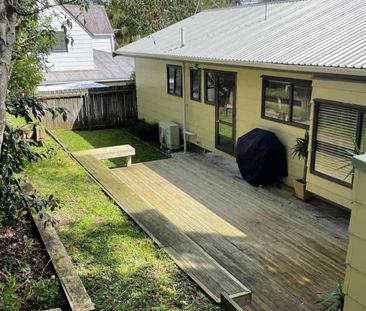 Peaceful Cosy Family Home in Torbay - Photo 3