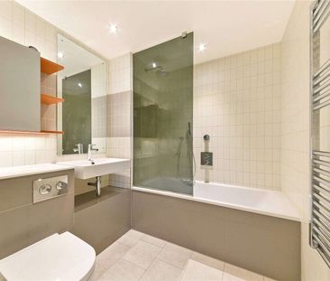 Great modern one bedroom apartment in the iconic Hoola development, based by the scenic Royal Victoria Dock. - Photo 6