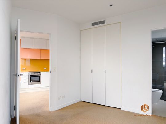 Carlton - Photo 1