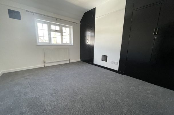 Hagden Lane, WATFORD - Photo 1