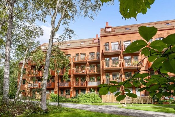 Tisdagsvägen, Farsta - Photo 1