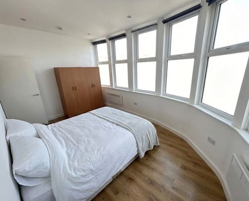 1 Bed Flat, North End, CR0 - Photo 1