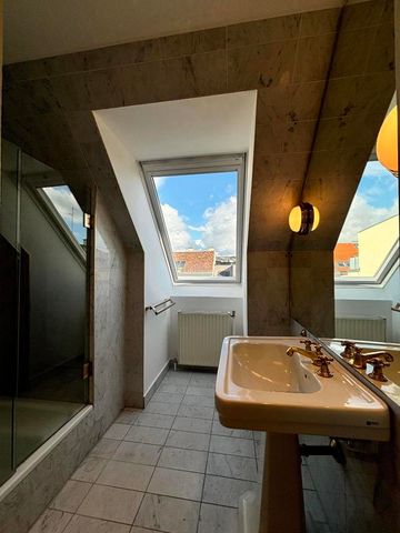 Dachgeschossmaisonette ~ ca. 140 m² ~ 3 Zimmer ~ großer Wohnbereich und Terrasse - Photo 4