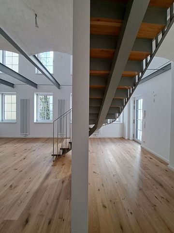 Wohnen wie im Urlaub! Verborgene Hofidylle in historischer Molkerei: 4-Zimmer-Maisonettewohnung mit Galerie nach Kernsanierung zu vermieten - Photo 4