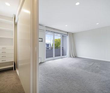 Upmarket Three-Bedroom Home Parnell - Photo 3