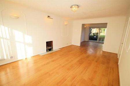 4 bedroom detached house to rent - Photo 3