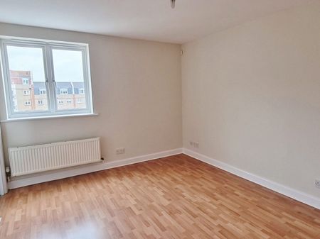 2 bedroom flat to rent The Piazza, Sovereign Harbour South - Photo 2