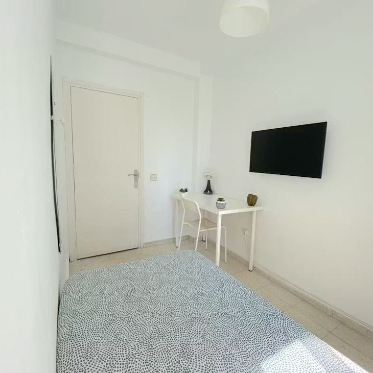 Plaza Gelo, Sevilla, Andalusia 41009 - Photo 1