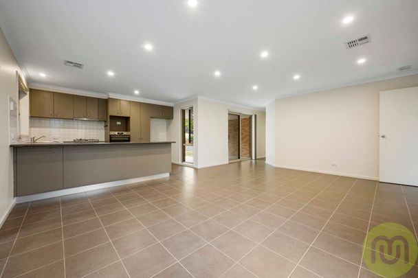 Family Home in Peaceful Location with Mountain Views - Photo 1