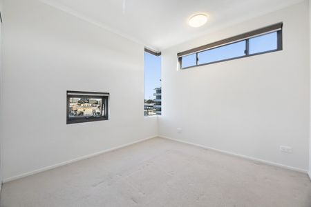 28/171 Scarborough Street, Southport QLD 4215 - Apartment For Rent - $700 | Domain - Photo 4