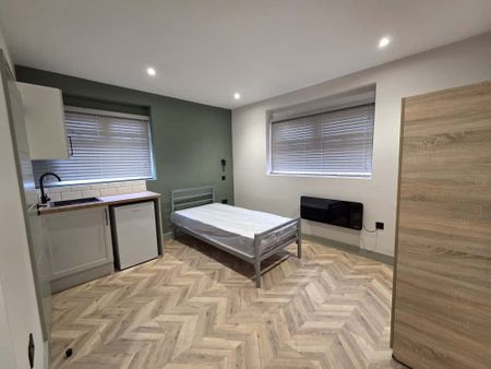 Studio Flat, Mansell Road, W3 - Photo 5