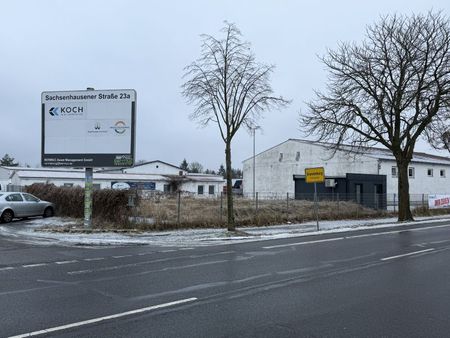 Sichtbare, große Freifläche mit angrenzendem Büro und Garage - Foto 2